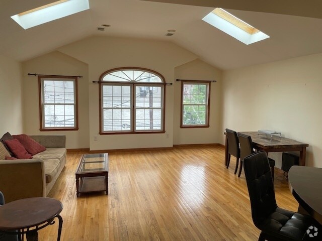 Building Photo - 15 Hague St Unit #2 Rental