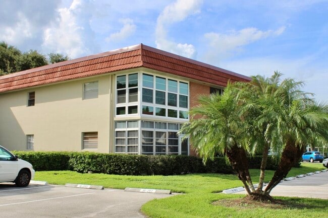 Building Photo - 16 Vista Palm Ln Unit 105