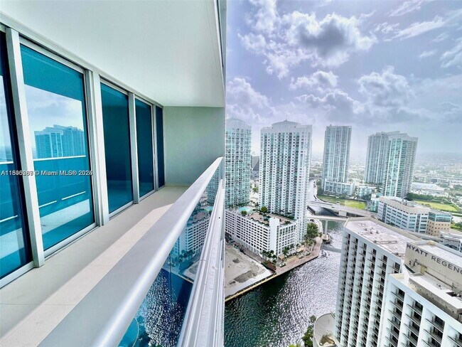 Photo - 200 Biscayne Blvd Way Unidad 3110 Rental