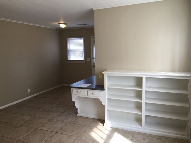 Photo - 1 bedroom 1 bath, Bethany Schools- Now Ava...