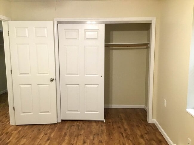 Photo - Warsaw Apartments Unit 04