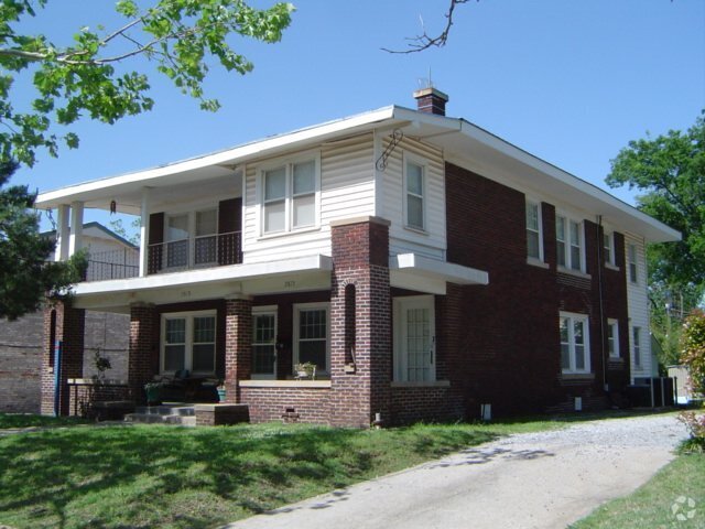 Building Photo - 2813 N Robinson Ave Rental