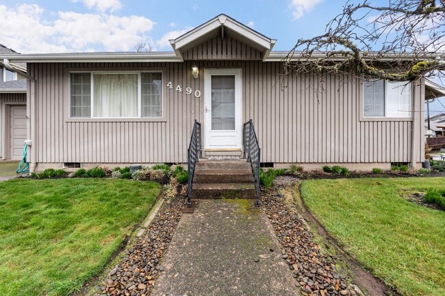 Building Photo - Large 2 bedroom 2 bathroom duplex with garage! $500 OFF YOUR FIRST MONTH’S RENT!