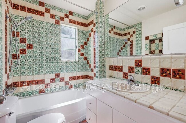 Photo - 1137 W Glenrosa Ave Unit 2