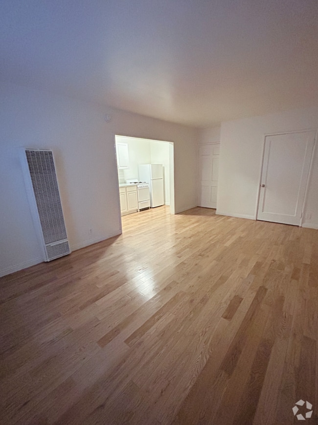 Building Photo - Charming Studio Near LACMA, The Grove & Me... Unit 4 Rental