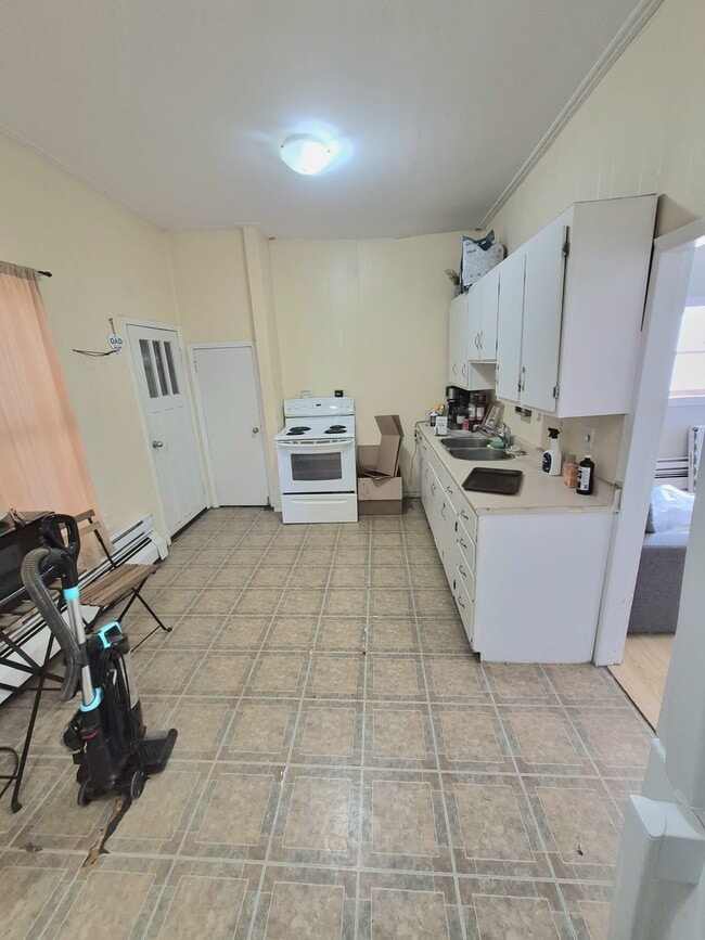 Building Photo - 145 Orange St Unit 2