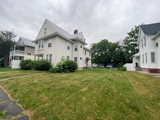 Building Photo - 34 Shattuck St Unit 2