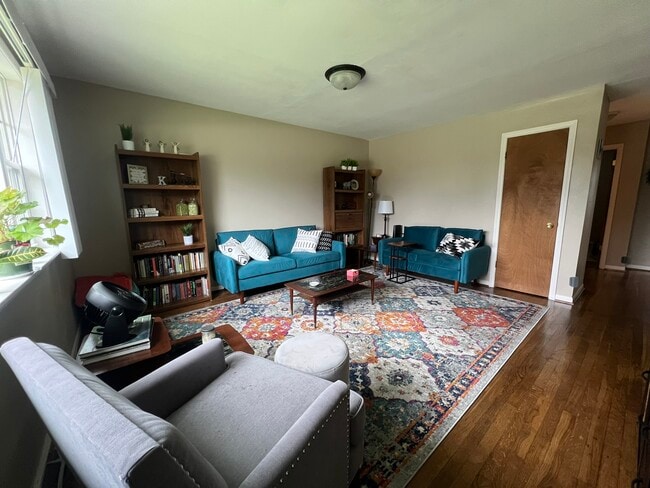 Livingroom - 3715 Perry Worth Rd Unit 3715 Perry Worth Road