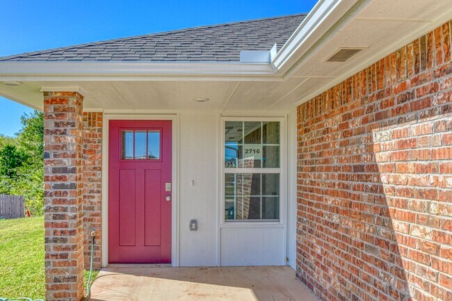 Photo - Brand New Construction!  Lawn care included!