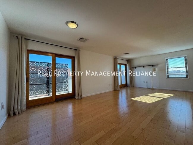 Building Photo - 20 Central St Unit 404