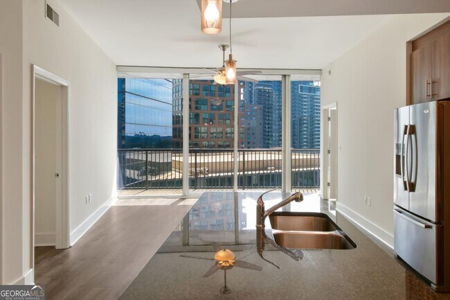 Building Photo - 1080 Peachtree St NE Unit 1304 Rental