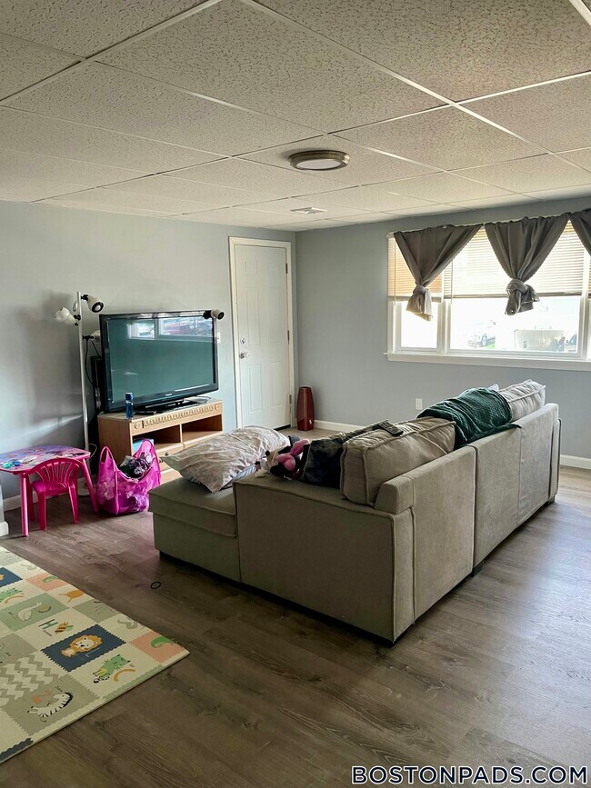 351-357-357 Bedford St Unit 2E
