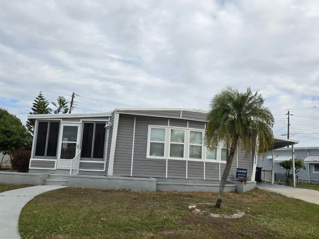 Building Photo - 407 50th Avenue Plaza W