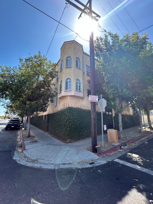 Building Photo - 1102 S Mariposa Ave Unit 109