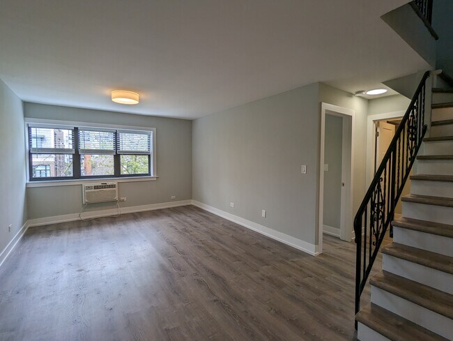 Building Photo - 456 W Barry Ave Rental