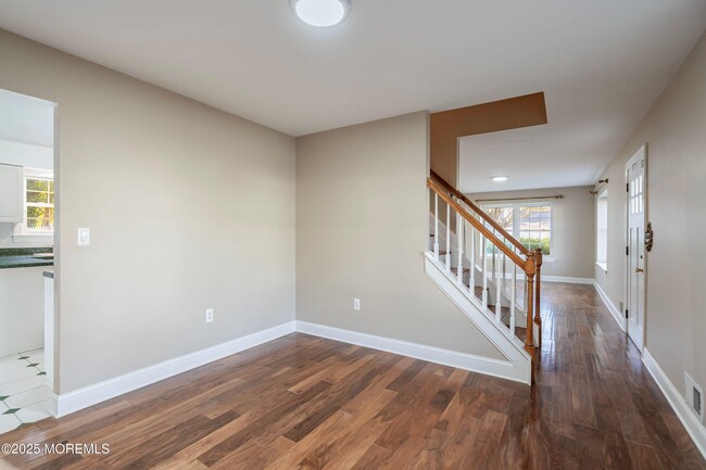Photo - 100 Wicklow Ct