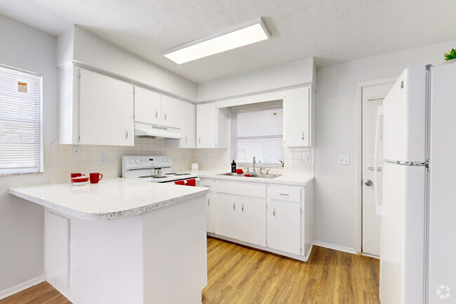 Interior Photo - Julia Court Cottages Rental