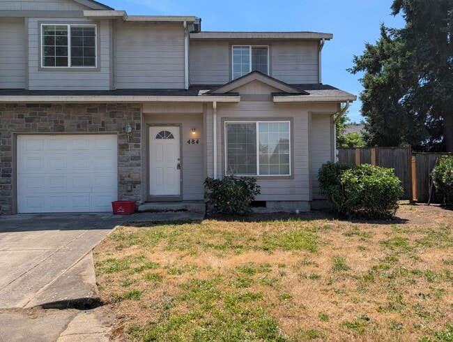 Building Photo - Nice 3 bed/1.5 bath duplex with fenced-in yard and 1 car garage