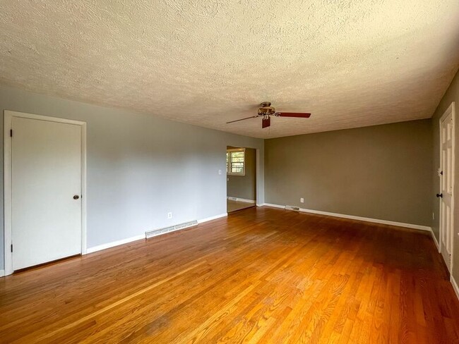 Photo - 58 Longview Rd