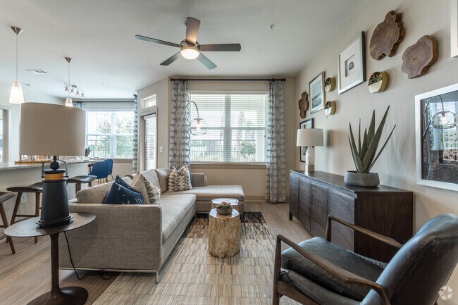 2BR, 2BA - 1,086SF