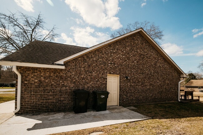 Photo - Move-In Ready! 3-Bed Home with Spacious Backyard