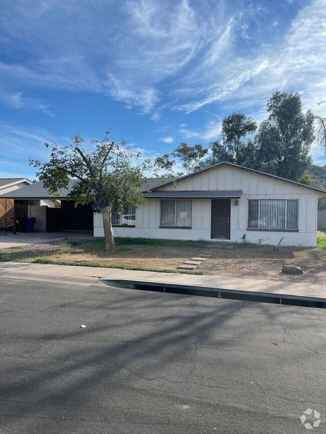 Building Photo - COMING SOON! 3 Bedroom/ 2 Bath with Conven... Rental