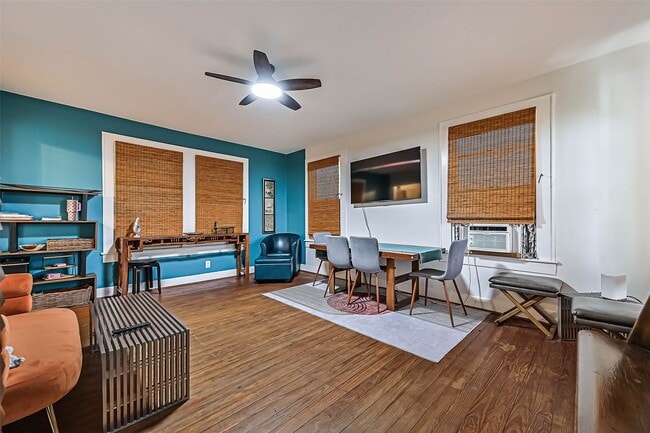 Photo - 1915 44th St Unit UP