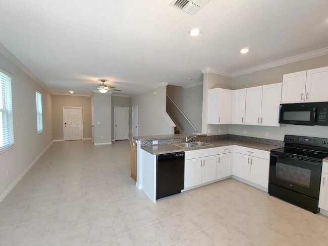 Photo - 1567 Cassius St