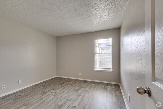 1BR, 1BA - 700SF - Bedroom