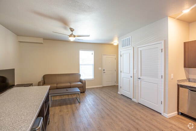 1BR, 1BA - 605 SF - The Collective at Lawrence