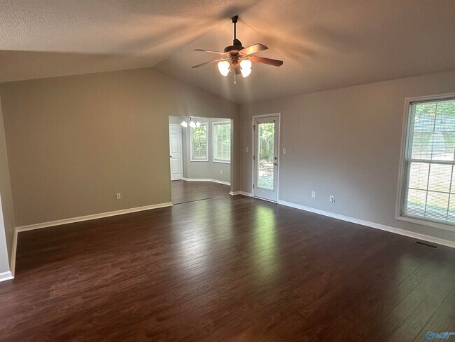 Photo - 196 Hollington Dr NE