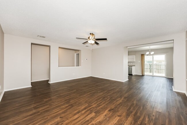 Photo - 249 Heritage Dr