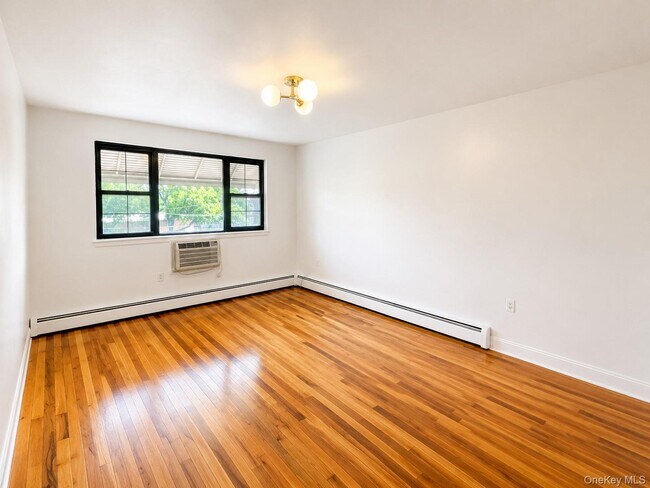 Photo - 533 Soundview Ave Unit 3rd Floor