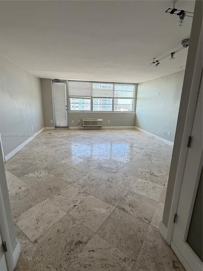 5313 Collins Ave Unit 1110