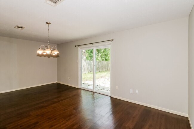 Photo - 11611 Duane St