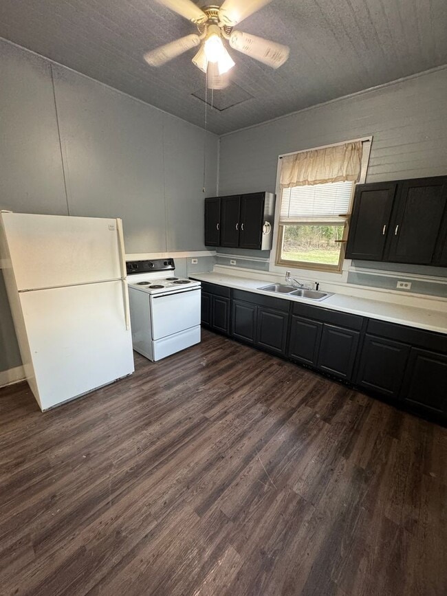 Photo - 516 Mountain St NW