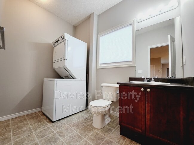 Photo - 3010-3033 33 Ave NW