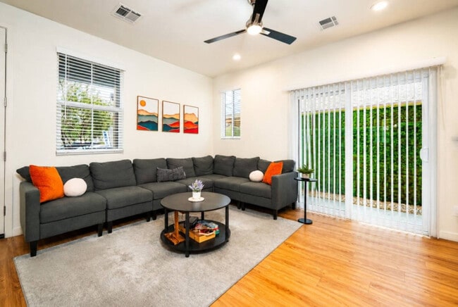 Photo - 815 E Roma Ave Unidad SI ID1581537P