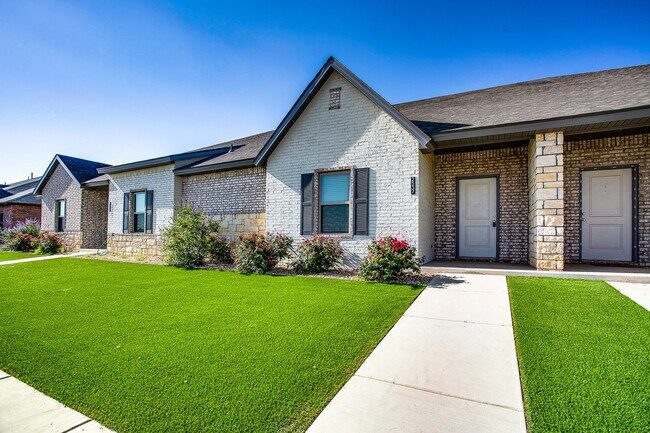 Photo - Beautiful Like-New Townhome Located South ...