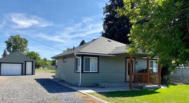 Building Photo - Charming 2bdrm, 1.bath house with garage, workshop space and large yard