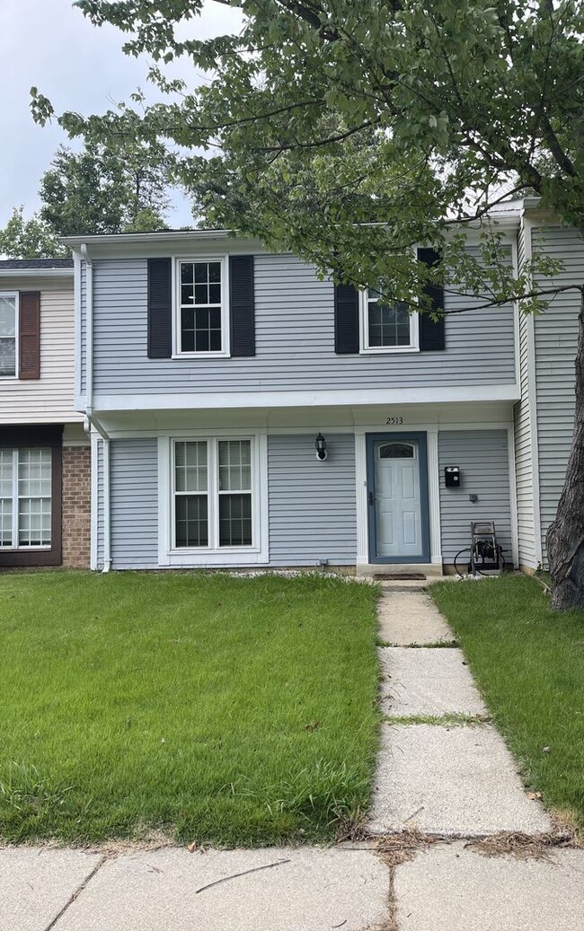 Building Photo - 2513 Robinson Pl