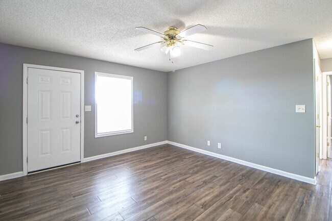 Photo - 145 Darlene Dr Unit G
