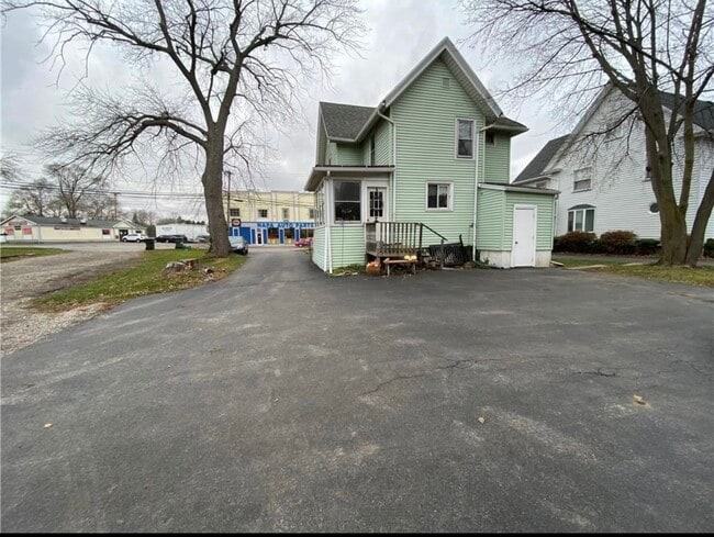 Photo - 110 Lake Ave Unit 110 Lake Avenue Up Apt