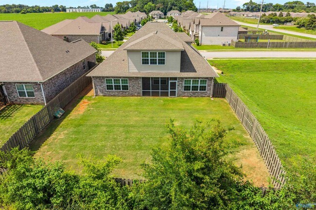 Photo - 104 Erskin Parcus Dr