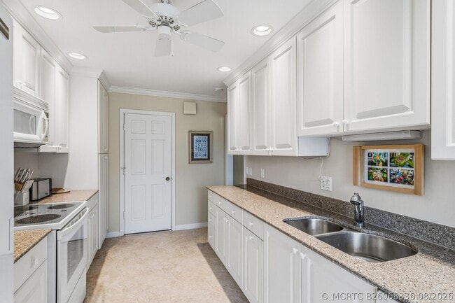 300 Harbour Dr