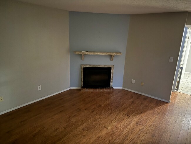 Photo - 720 Coventry Ln