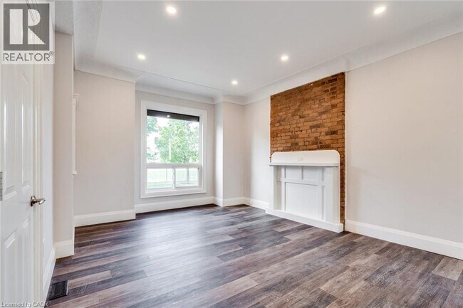 Photo - 276 Sanford Ave N Unit 1