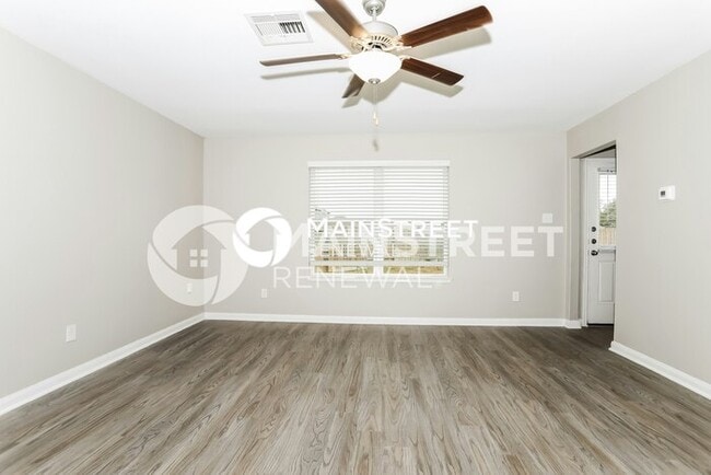 Photo - 3 Bedroom Pet-Friendly Home in Magnolia, TX with Main Street Renewal