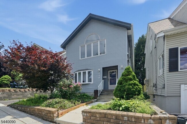 Building Photo - 410 Lafayette Ave Unit 2