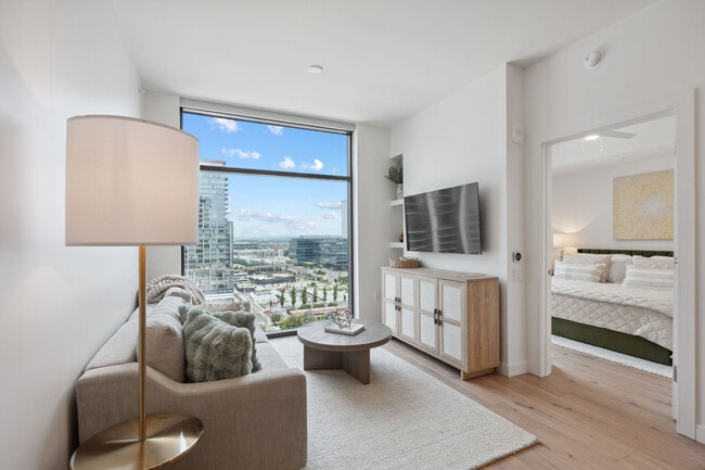 Building Photo - 1212 Demonbreun St Unit 1211